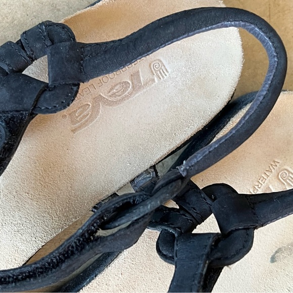 Teva Ventura Black Sandals Minimalist Strappy Design - Picture 5 of 8